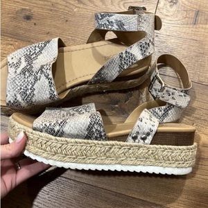 Womens summer sandals